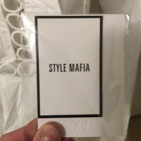 This is a beautiful BRAND new top!! - Picture 3 of 4